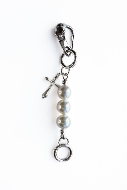PEARL SKULL NARROW CROSS KEYCHAIN