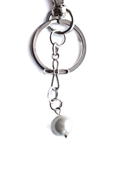 KNOT CROSS PEARL DETAIL KEYCHAIN