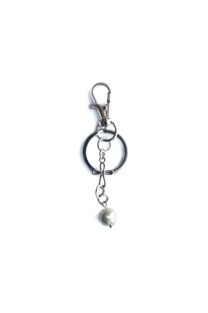 KNOT CROSS PEARL DETAIL KEYCHAIN